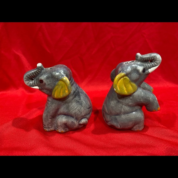 Elephant Salt & Pepper Shakers - Picture 2 of 6